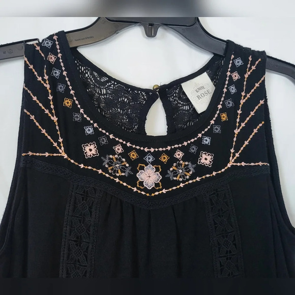 Knox Rose Black Embroidered Sleeveless Lace Back Boho Blouse Size XS - Picture 2 of 8